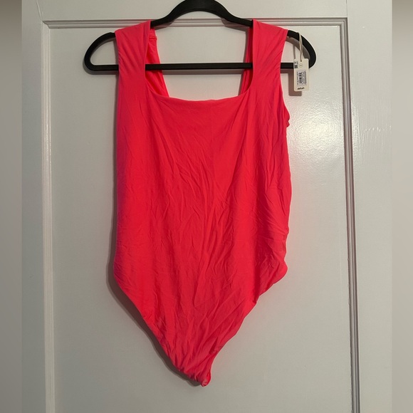 SMOOTHEZ Square Neck Bodysuit - NWT - Picture 3 of 5